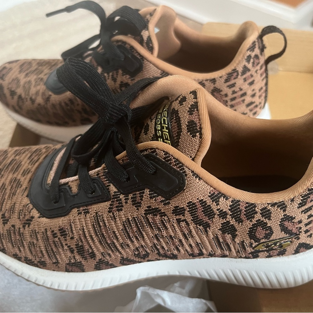 New Skechers Memory Foam Tan and Black Animal Print Sneakers Size 7
